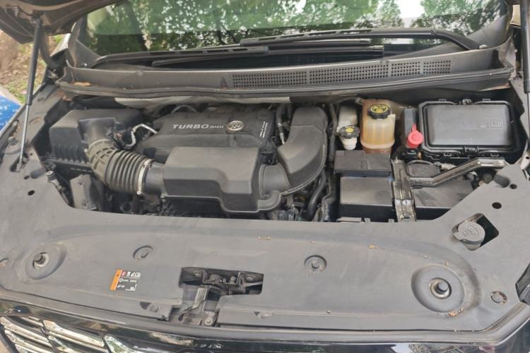Used Buick GL8 2020 ES Land Cruiser 653T Flagship Model Engine Bay