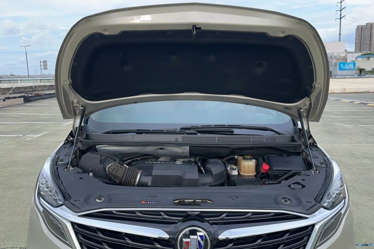 Used Buick GL8 2020 ES Land Cruiser 653T Smart Flagship Model Engine Bay