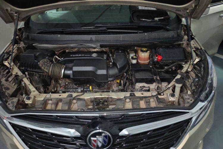 Used Buick GL8 2020 ES Land Cruiser 653T Luxury Model Engine Bay