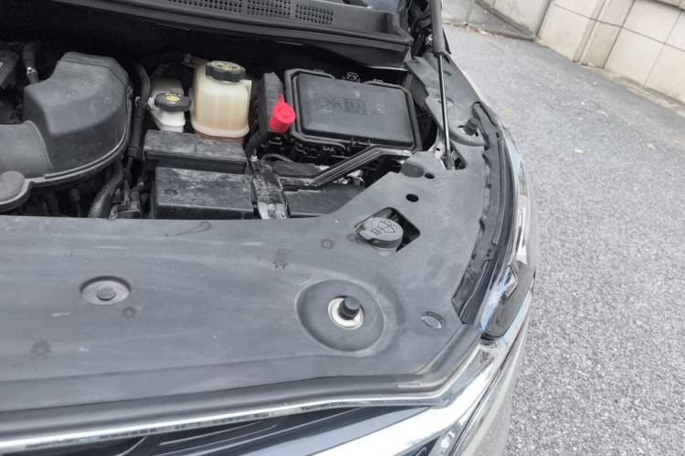 Used Buick GL8 2020 ES Land Cruiser 653T Comfort Edition Engine Bay Left