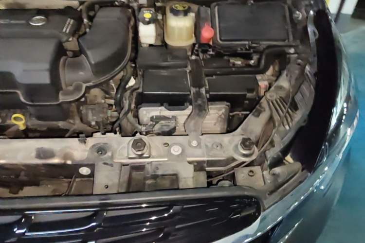 Used Buick GL8 2020 Land Business Class 652T Premium Model Engine Bay Left