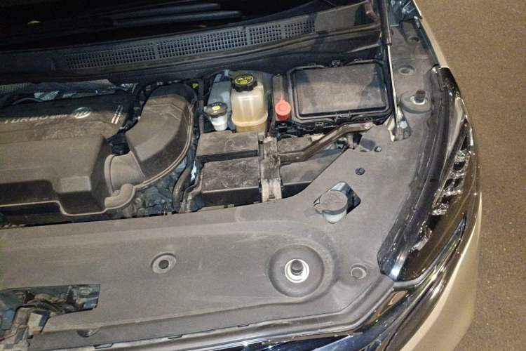 Used Buick GL8 2020 ES Land Cruiser 653T Luxury Edition Engine Bay Left