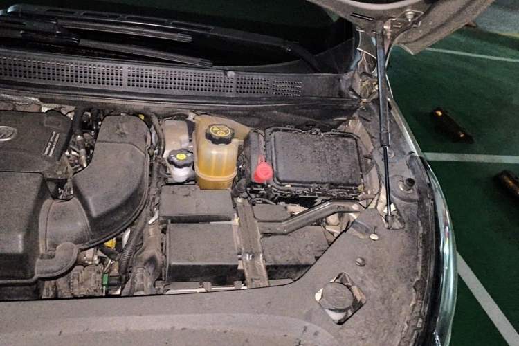 Used Buick GL8 2020 ES Land Cruiser 653T Flagship Model Engine Bay Left