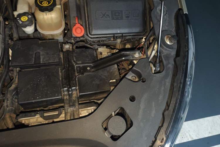 Used Buick GL8 2020 ES Land Cruiser 653T Comfort Edition Engine Bay Left