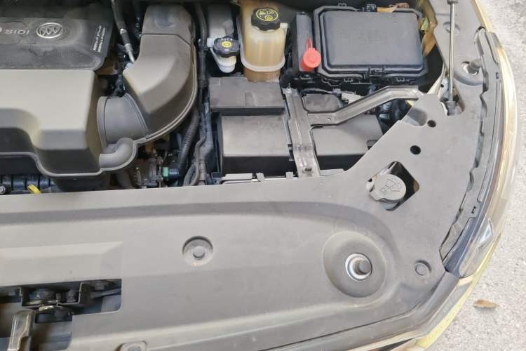 Used Buick GL8 2020 ES Land Cruiser 653T Comfort Edition Engine Bay Left