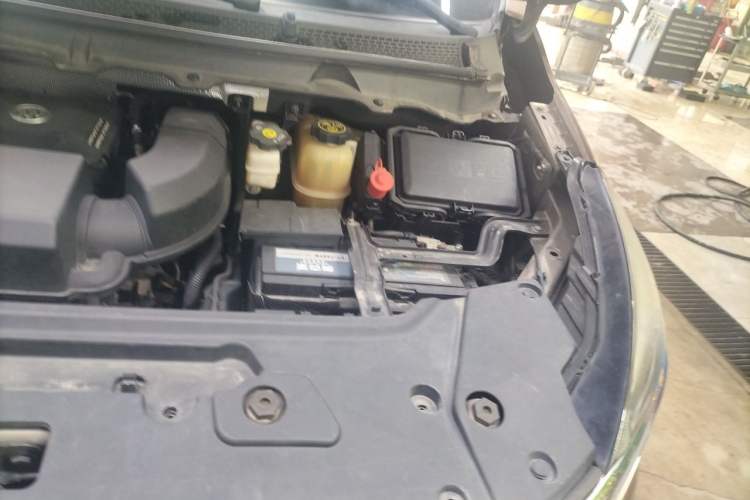 Used Buick GL8 2020 Land Cruiser Executive Class 652T Comfort Model Engine Bay Left
