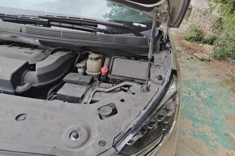 Used Buick GL8 2020 ES Land Cruiser 653T Luxury Edition Engine Bay Left