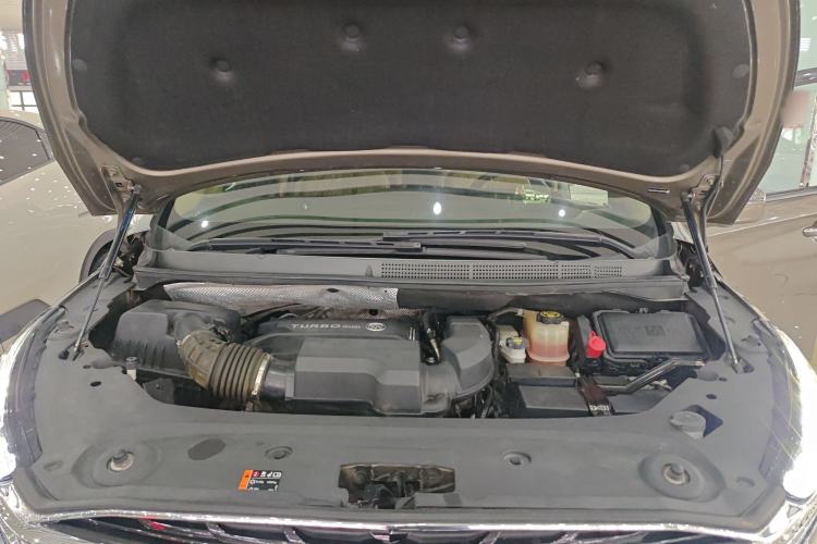 Used Buick GL8 2020 ES Land Cruiser 653T Luxury Model Engine Bay