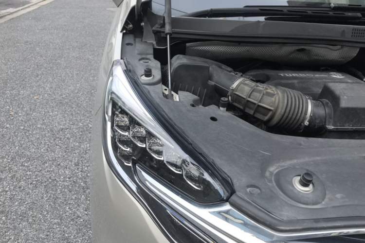 Used Buick GL8 2020 ES Land Cruiser 653T Comfort Edition Engine Bay Right