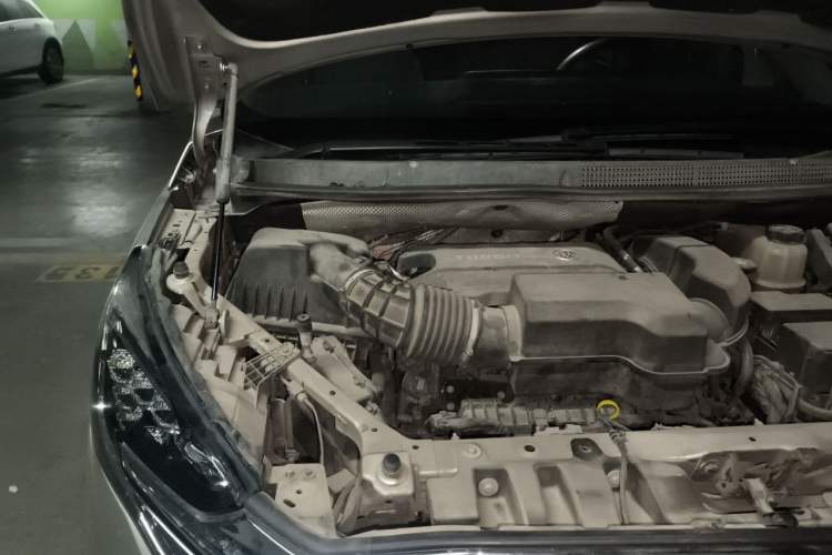 Used Buick GL8 2020 ES Land Cruiser 653T Luxury Model Engine Bay Right