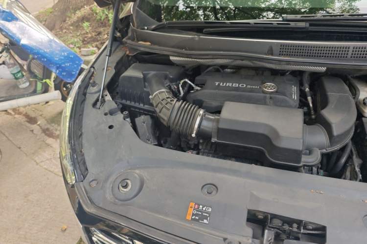 Used Buick GL8 2020 ES Land Cruiser 653T Flagship Model Engine Bay Right