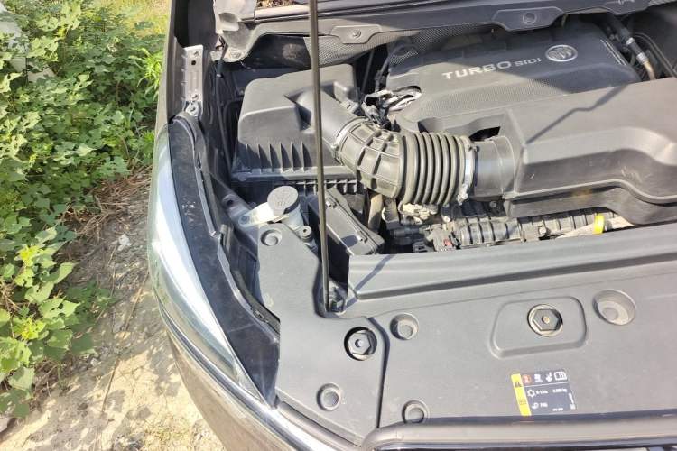 Used Buick GL8 2020 Land Cruiser Executive Class 652T Comfort Model Engine Bay Right