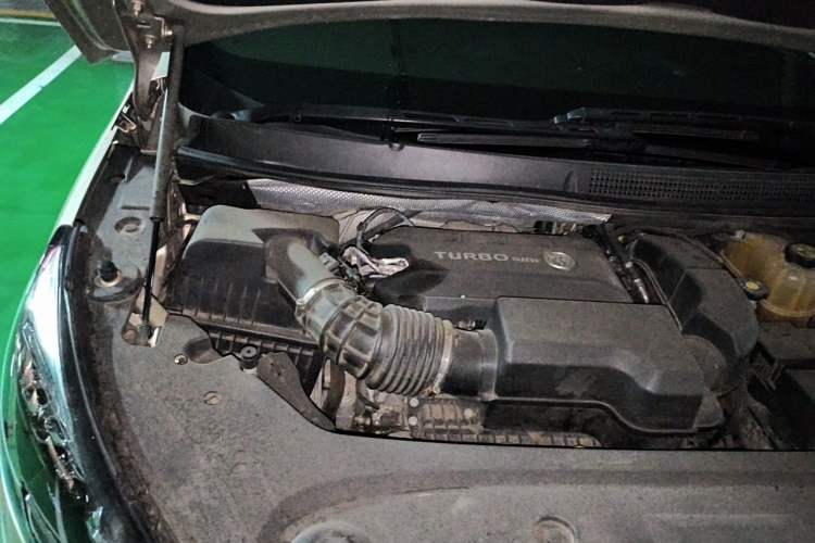 Used Buick GL8 2020 ES Land Cruiser 653T Flagship Model Engine Bay Right