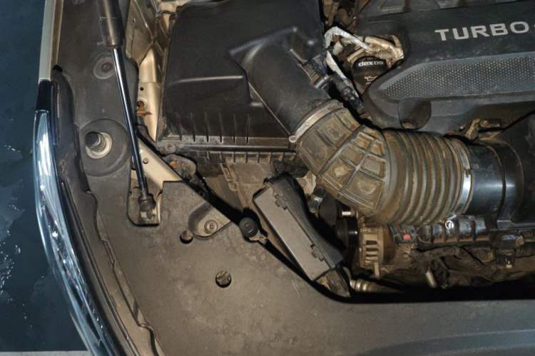Used Buick GL8 2020 ES Land Cruiser 653T Comfort Edition Engine Bay Right