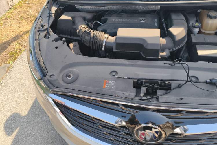 Used Buick GL8 2020 ES Land Cruiser 653T Luxury Model Engine Bay Right