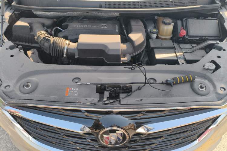 Used Buick GL8 2020 ES Land Cruiser 653T Luxury Model Engine Bay