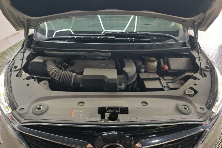 Used Buick GL8 2020 ES Land Cruiser 653T Luxury Model Engine Bay