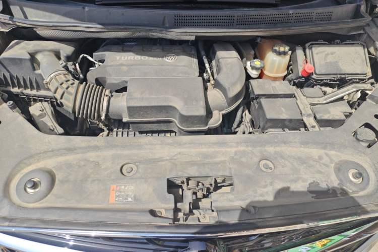 Used Buick GL8 2020 ES Land Cruiser 653T Luxury Model Engine Bay