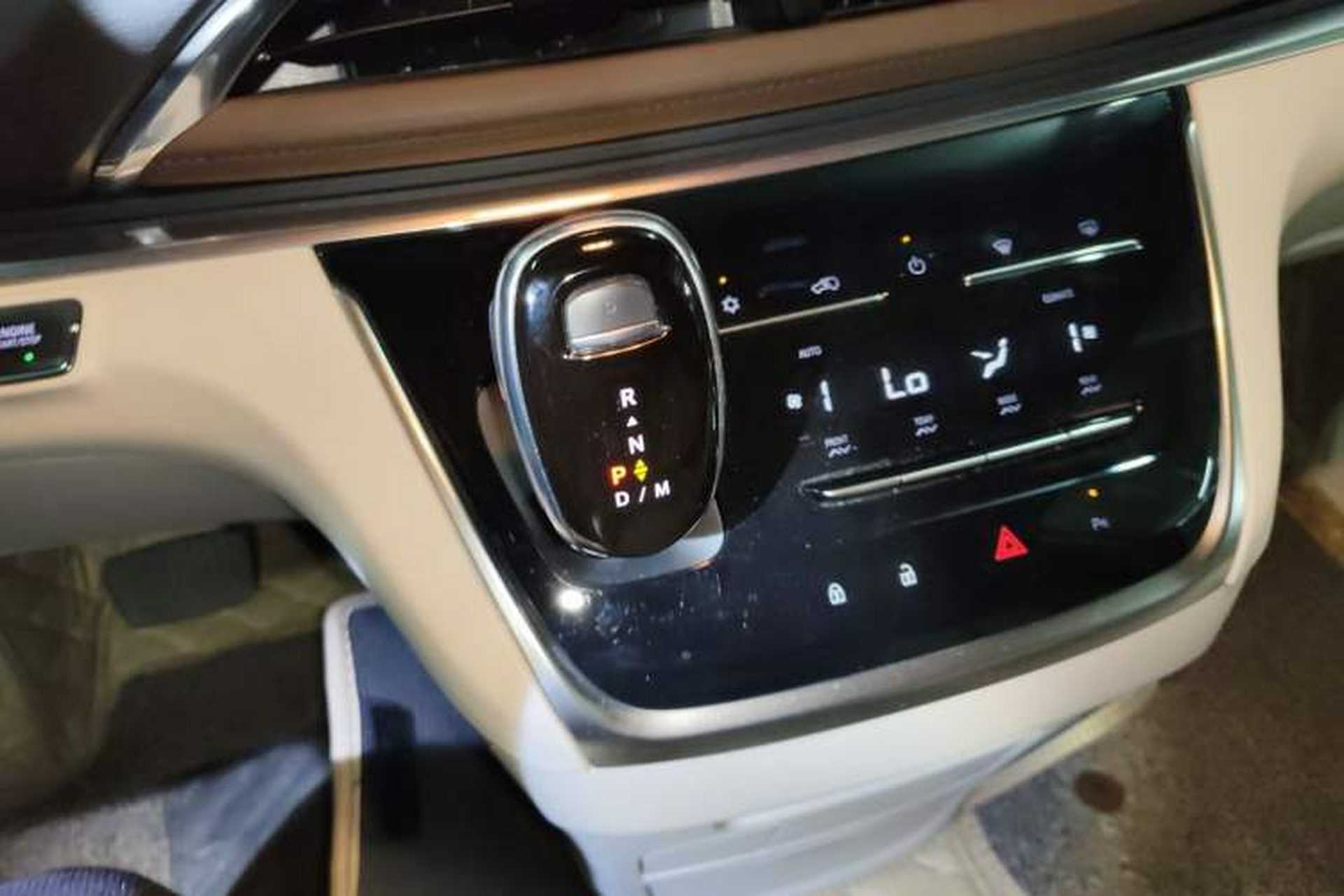 Used Buick GL8 2020 Land Business Class 652T Luxury Model Gear Lever