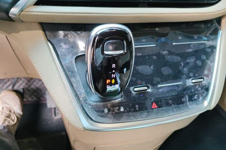 Used Buick GL8 2020 ES Land Cruiser 653T Luxury Edition Gear Lever