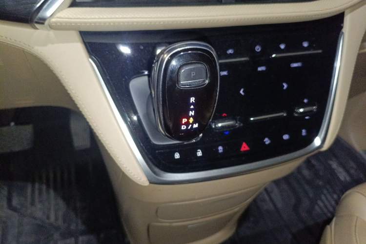 Used Buick GL8 2020 ES Land Cruiser 653T Luxury Edition Gear Lever