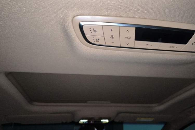 Used Buick GL8 2020 ES Land Cruiser 653T Flagship Model Headliner