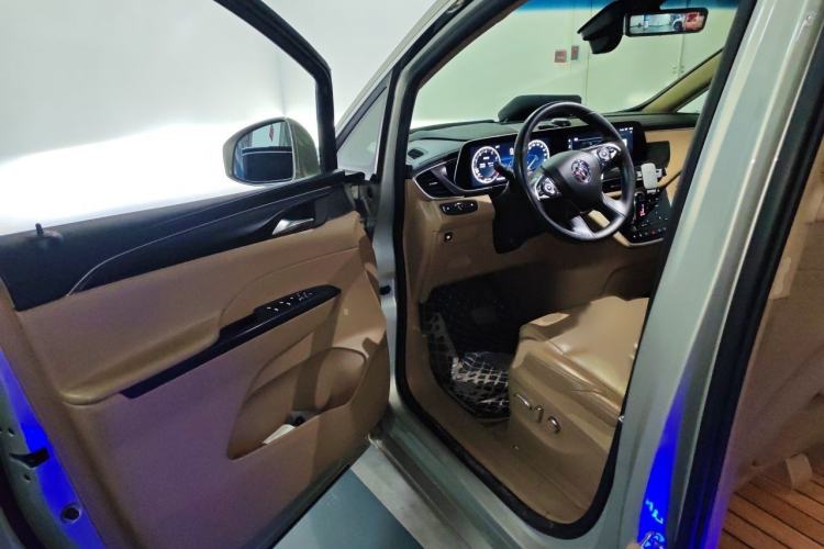 Used Buick GL8 2020 ES Land Cruiser 653T Luxury Model Interior 3
