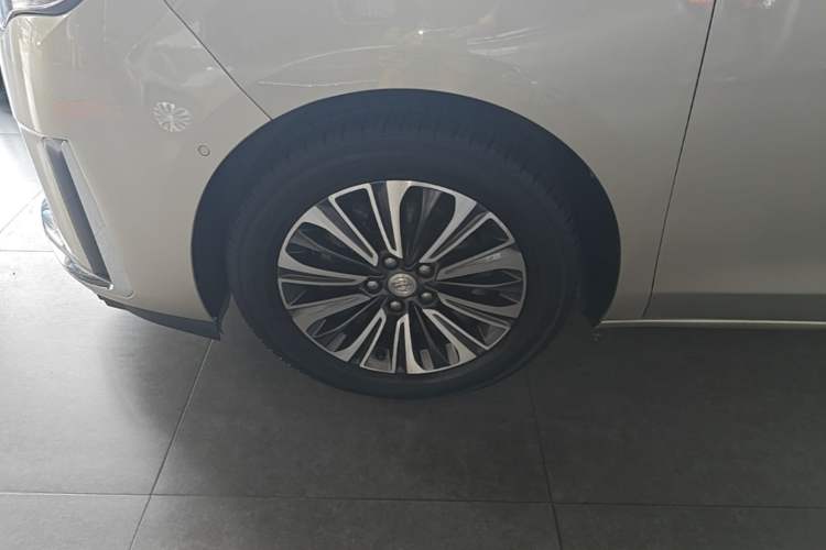Used Buick GL8 2020 ES Land Cruiser 653T Luxury Model Left Front Wheel Hub