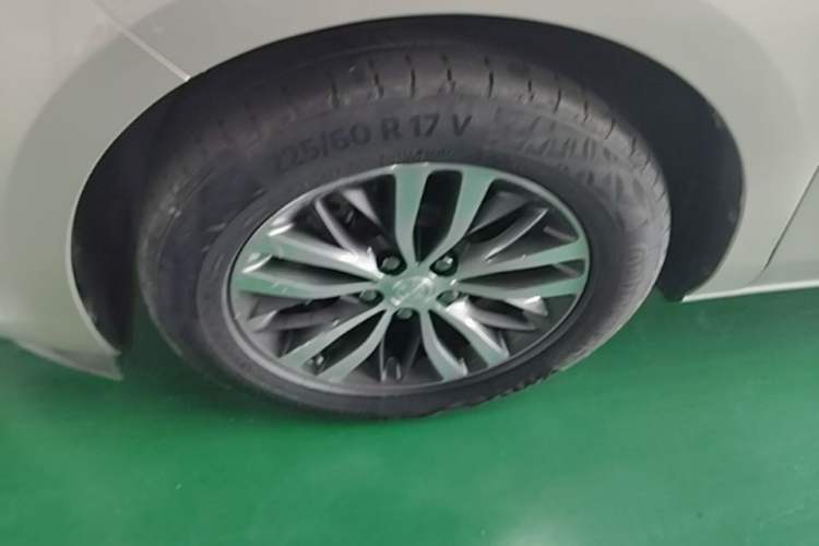 Used Buick GL8 2020 ES Land Cruiser 653T Comfort Edition Left Front Wheel Hub