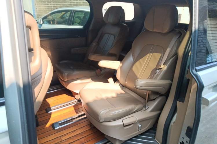 Used Buick GL8 2020 ES Land Cruiser 653T Luxury Edition Left Rear Seat