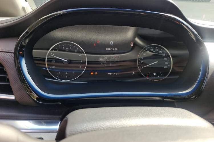 Used Buick GL8 2020 Land Cruiser Executive Class 652T Comfort Model Odometer Close Up