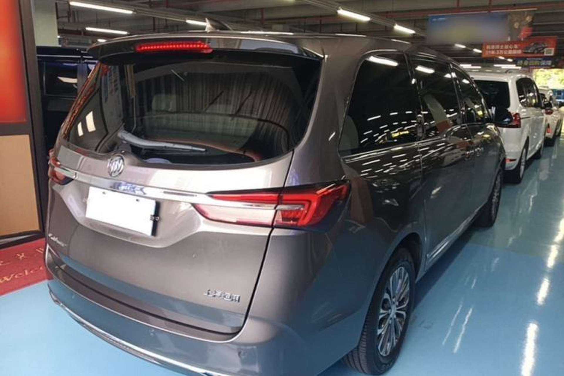 Used Buick GL8 2020 Land Cruiser Executive 652T Luxury Edition with Welfare Features Rear Right 45 Deg