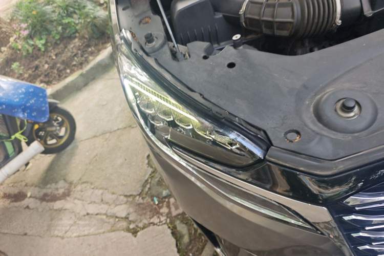Used Buick GL8 2020 ES Land Cruiser 653T Flagship Model Right Front Headlight