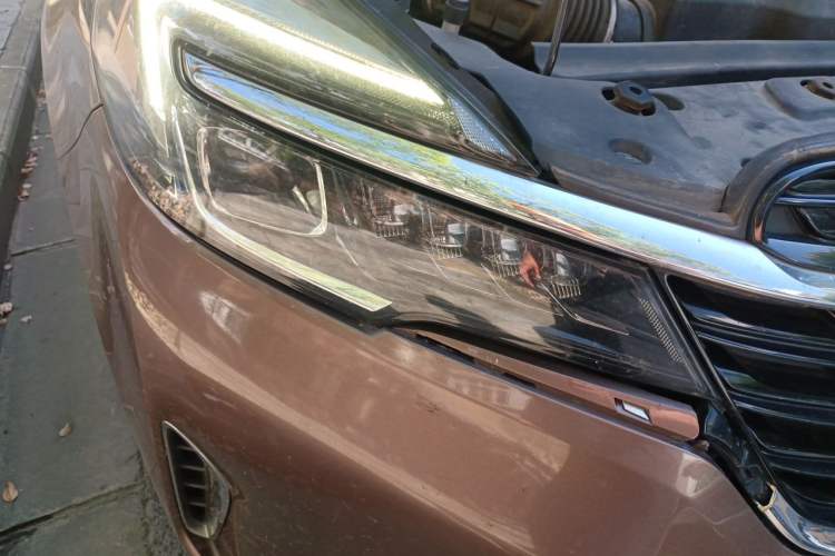 Used Buick GL8 2020 Land Cruiser Executive Class 652T Comfort Model Right Front Headlight
