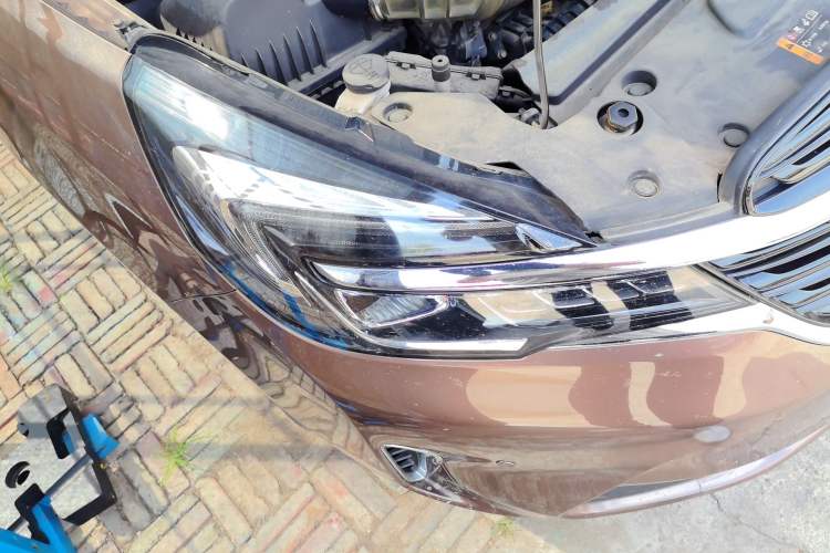 Used Buick GL8 2020 Land Business Class 652T Luxury Model Right Front Headlight
