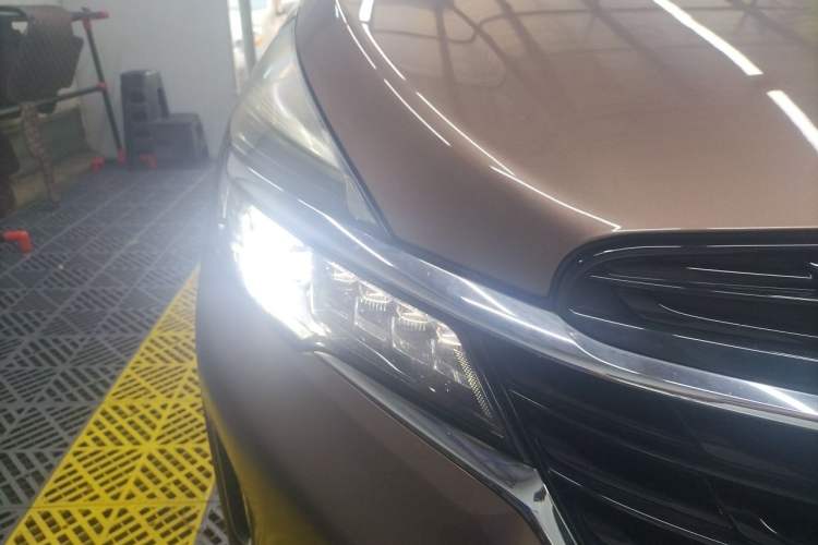 Used Buick GL8 2020 Land Cruiser Executive Class 652T Comfort Model Right Front Headlight