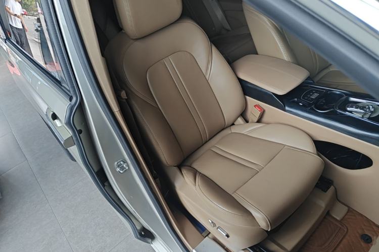 Used Buick GL8 2020 ES Land Cruiser 653T Luxury Model Right Front Seat