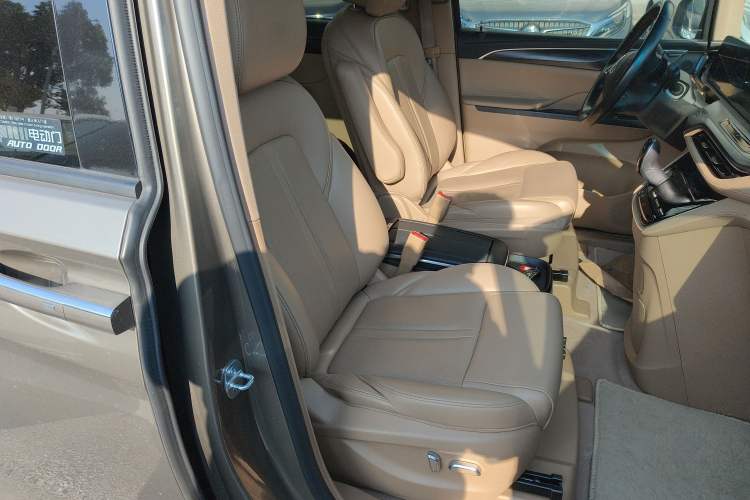 Used Buick GL8 2020 ES Land Cruiser 653T Luxury Model Right Front Seat