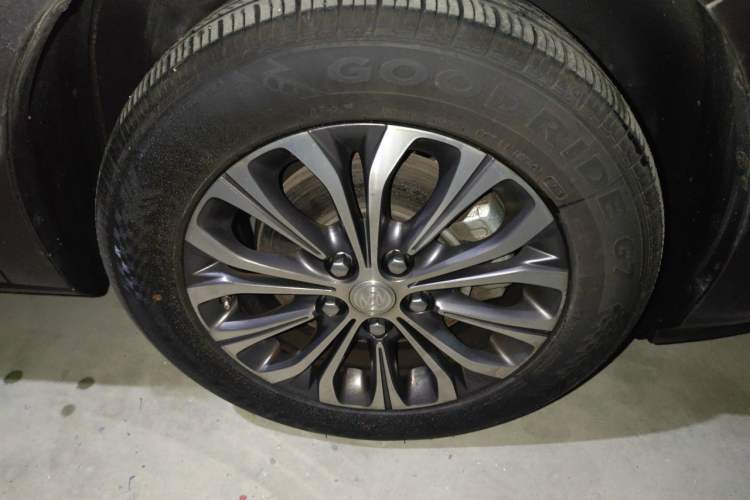 Used Buick GL8 2020 Land Business Class 652T Premium Model Right Front Wheel Hub