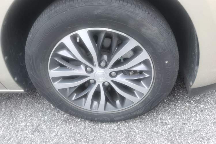 Used Buick GL8 2020 ES Land Cruiser 653T Comfort Edition Right Front Wheel Hub