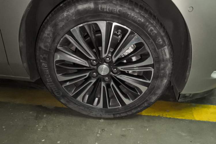 Used Buick GL8 2020 ES Land Cruiser 653T Luxury Model Right Front Wheel Hub
