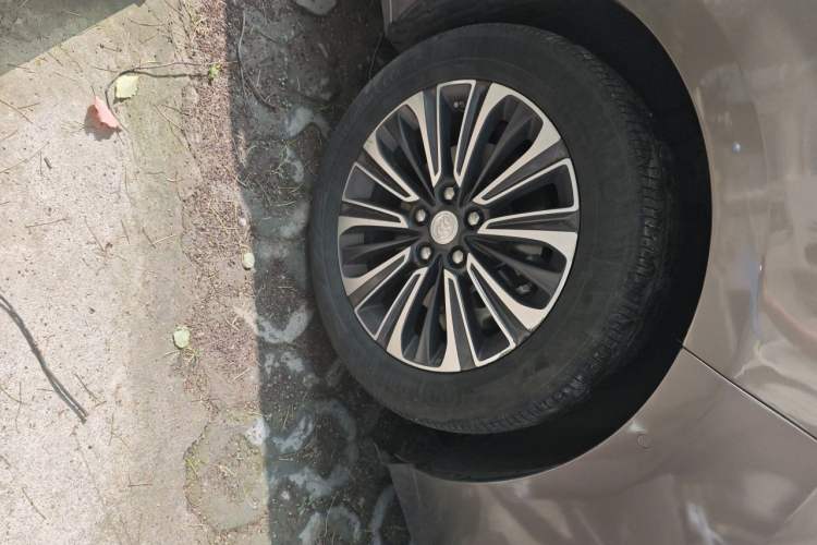 Used Buick GL8 2020 ES Land Cruiser 653T Flagship Model Right Front Wheel Hub