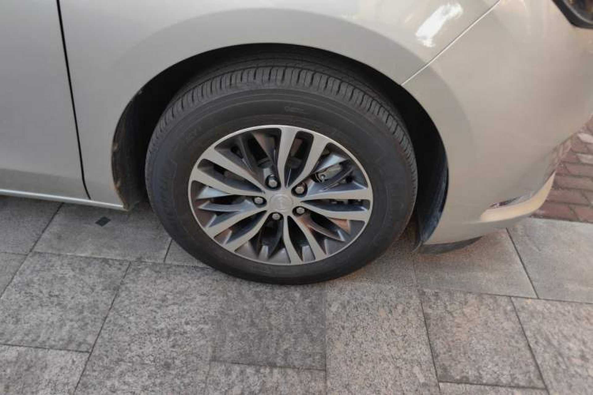 Used Buick GL8 2020 ES Land Cruiser 653T Comfort Edition Right Front Wheel Hub