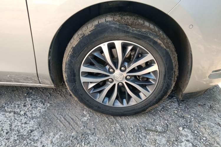 Used Buick GL8 2020 ES Land Cruiser 653T Luxury Edition Right Front Wheel Hub