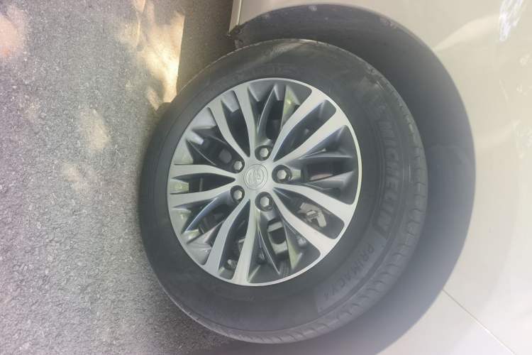 Used Buick GL8 2020 ES Land Cruiser 653T Luxury Edition Right Front Wheel Hub