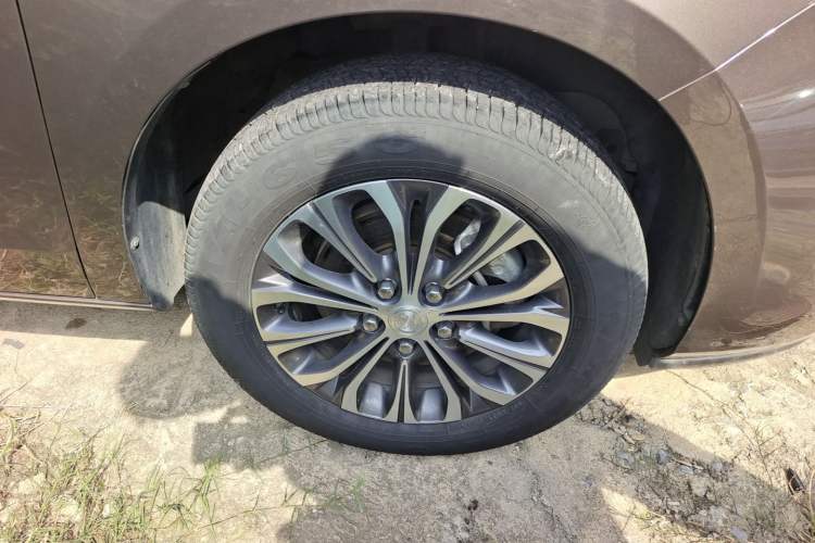 Used Buick GL8 2020 Land Cruiser Executive Class 652T Comfort Model Right Front Wheel Hub