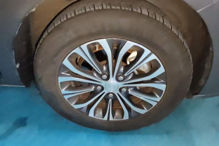 Used Buick GL8 2020 Land Business Class 652T Premium Model Right Front Wheel Hub
