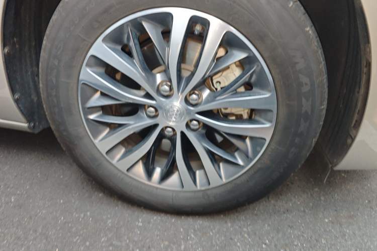 Used Buick GL8 2020 ES Land Cruiser 653T Comfort Edition Right Front Wheel Hub