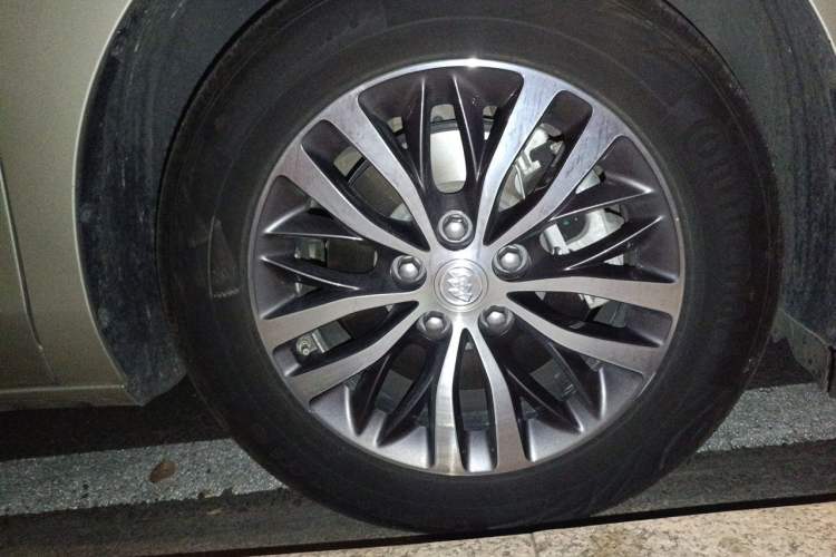 Used Buick GL8 2020 ES Land Cruiser 653T Luxury Edition Right Front Wheel Hub