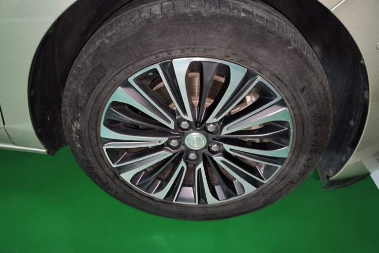 Used Buick GL8 2020 ES Land Cruiser 653T Flagship Model Right Front Wheel Hub